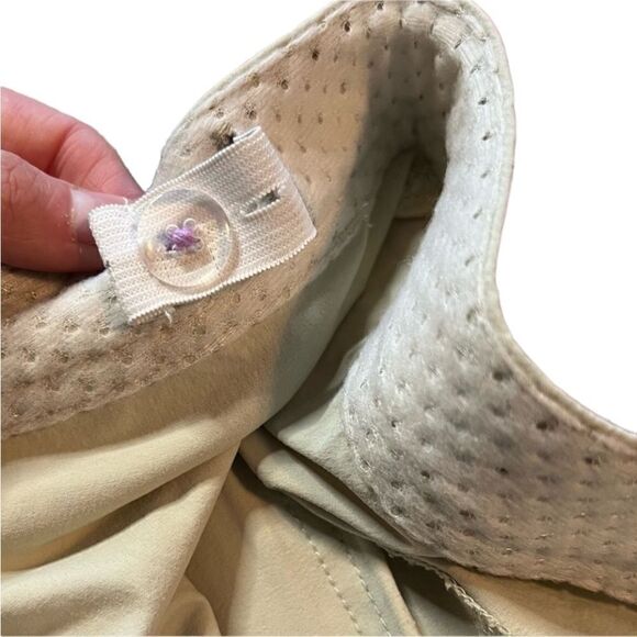 L.L.Bean light cream capri pants. - Picture 10 of 11